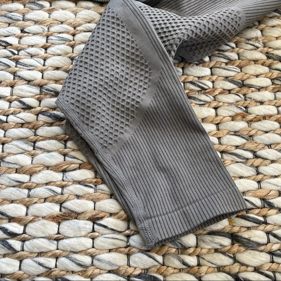 NOVA Sport Matrix Infinity Seamless 2 Pc grey waffle size medium - Picture 4 of 11